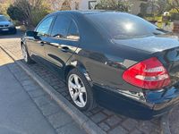 Gebraucht Mercedes E240 177 PS (130 kW) 2002 Schwarz Limousine