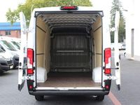 Gebraucht Peugeot Boxer 140 PS (102 kW) 2024 Weiß icy Van