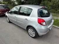 Używany Renault Clio II Expression 75 KM (55 kW) 2009 Srebrny Sedan/Limuzyna