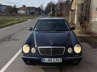 Gebraucht Mercedes E220 Elegance 143 PS (105 kW) 2001 Blau Limousine
