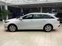 Gebraucht Kia Ceed Vision 136 PS (100 kW) 2023 (wd) cararraweiss Kleinwagen