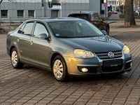 Gebraucht VW Jetta 122 PS (89 kW) 2009 Limousine