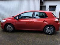 Gebraucht Toyota Auris Edition 99 PS (72 kW) 2012 Rot Limousine
