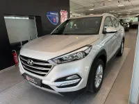 Gebraucht Hyundai Tucson Intro Edition 132 PS (97 kW) 2016 Silber SUV