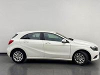 Gebraucht Mercedes A180 122 PS (89 kW) 2015 Weiß Limousine