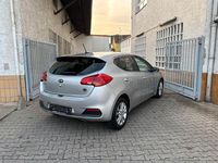 Gebraucht Kia Ceed 135 PS (99 kW) 2013 Silber Kleinwagen