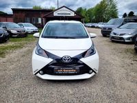 Gebraucht Toyota Aygo X-play 69 PS (50 kW) 2015 Weiß Kleinwagen