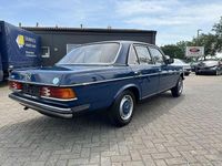 Gebraucht Mercedes E200 120 PS (88 kW) 1984 Blau Limousine