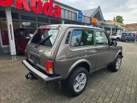 Gebraucht Lada niva 83 PS (61 kW) 2023 Koriander metallic SUV