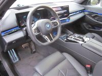 Gebraucht BMW 550 M Sport 489 PS (359 kW) 2024 Schwarz metallic