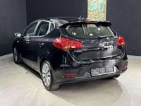 Usado Kia Ceed Edition 7 135 HP (99 kW) 2018 Preto Citadino