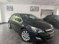 Gebraucht Opel Astra Innovation 140 PS (102 kW) 2012 Karbonschw graphitschw midnigh Kleinwagen