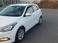 Gebraucht Hyundai i20 Classic 75 PS (55 kW) 2016 Weiß Limousine
