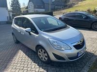 Gebraucht Opel Meriva Design Edition 101 PS (74 kW) 2011 Silber Van / Kleinbus