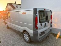 Gebraucht Renault Trafic Komfort 114 PS (83 kW) 2010 Silber Van / Kleinbus