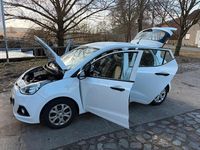 Gebraucht Hyundai i10 67 PS (49 kW) 2015 Weiß Kleinwagen