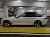 Gebraucht BMW 520 Performance 190 PS (139 kW) 2022 Mineralweiss Kombi
