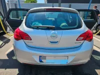 Gebraucht Opel Astra 101 PS (74 kW) 2012 Silber Limousine