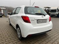 Gebraucht Toyota Yaris 90 PS (66 kW) 2015 Weiß Kleinwagen