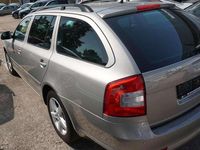 Gebraucht Skoda Octavia Ambition 105 PS (77 kW) 2013 Cappuccinobeige Kombi