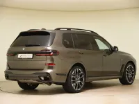 Gebraucht BMW X7 M Sport 352 PS (258 kW) 2025 Grün SUV