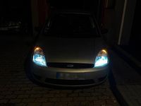 Gebraucht Ford Fiesta 70 PS (51 kW) 2005 Silber Kleinwagen