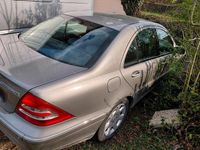 Second-hand Mercedes C200 163 CP (119 kW) 2004 Argintiu Berlinǎ