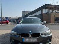 Gebraucht BMW 318 143 PS (105 kW) 2015 Blau Limousine