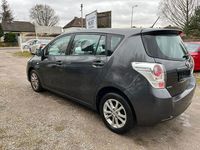 Gebraucht Toyota Verso Edition 147 PS (108 kW) 2010 Grau Van / Kleinbus