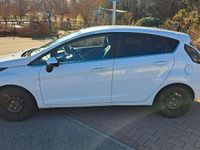 Gebraucht Ford Fiesta Titanium 82 PS (60 kW) 2012 Weiß Kleinwagen