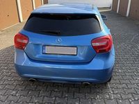 Gebraucht Mercedes A180 122 PS (89 kW) 2013 Blau Limousine