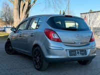 Używany Opel Corsa Satellite 75 KM (55 kW) 2011 Srebrny Hatchback