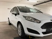 Gebraucht Ford Fiesta 101 PS (74 kW) 2013 Weiß Kleinwagen
