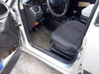 Usata Ford Focus 101 CV (74 kW) 2004 Argento Berlina