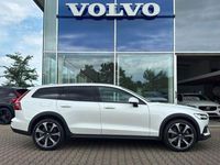 Gebraucht Volvo V60 CC Ultimate 250 PS (183 kW) 2024 707 crystal white pearl Kombi