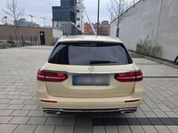 Gebraucht Mercedes E220 200 PS (147 kW) 2023 Gelb Kombi