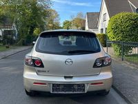 Usata Mazda 3 Active 105 CV (77 kW) 2007 Oro Berlina
