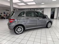 Gebraucht Mercedes B200 136 PS (100 kW) 2011 Grau Van / Kleinbus