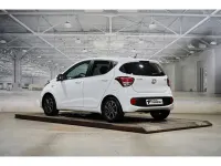 Gebraucht Hyundai i10 Trend 87 PS (63 kW) 2017 Weiß Kleinwagen