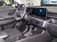 Neu Hyundai Kona Select 150 PS (110 kW) 2026 Mirage green SUV