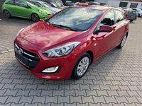 Gebraucht Hyundai i30 Classic 101 PS (74 kW) 2016 Rot Limousine