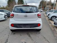 Gebraucht Hyundai i10 67 PS (49 kW) 2017 Polar white / sol Kleinwagen