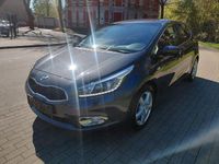 Gebraucht Kia Ceed DREAM-TEAM Edition 99 PS (72 kW) 2015 Grau Kleinwagen