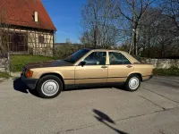 Gebraucht Mercedes 190 72 PS (52 kW) 1985 Gold Limousine