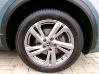 Second-hand VW T-Roc R-line 110 CP (80 kW) 2023 Albastru SUV