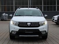 Gebraucht Dacia Sandero Celebration 90 PS (66 kW) 2017 Weiß Kleinwagen
