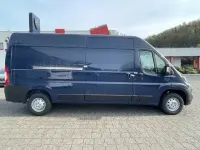 Gebraucht Peugeot Boxer Avantage 140 PS (102 kW) 2023 Farbe blau imperial/farbe flotte Van