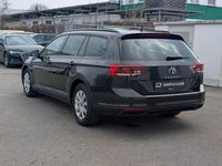 Gebraucht VW Passat 122 PS (89 kW) 2022 Grau Kombi