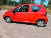 Gebraucht Toyota Aygo 68 PS (50 kW) 2013 Rot Kleinwagen