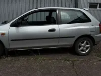 Gebraucht Mazda 323 73 PS (53 kW) 2000 Silber Limousine